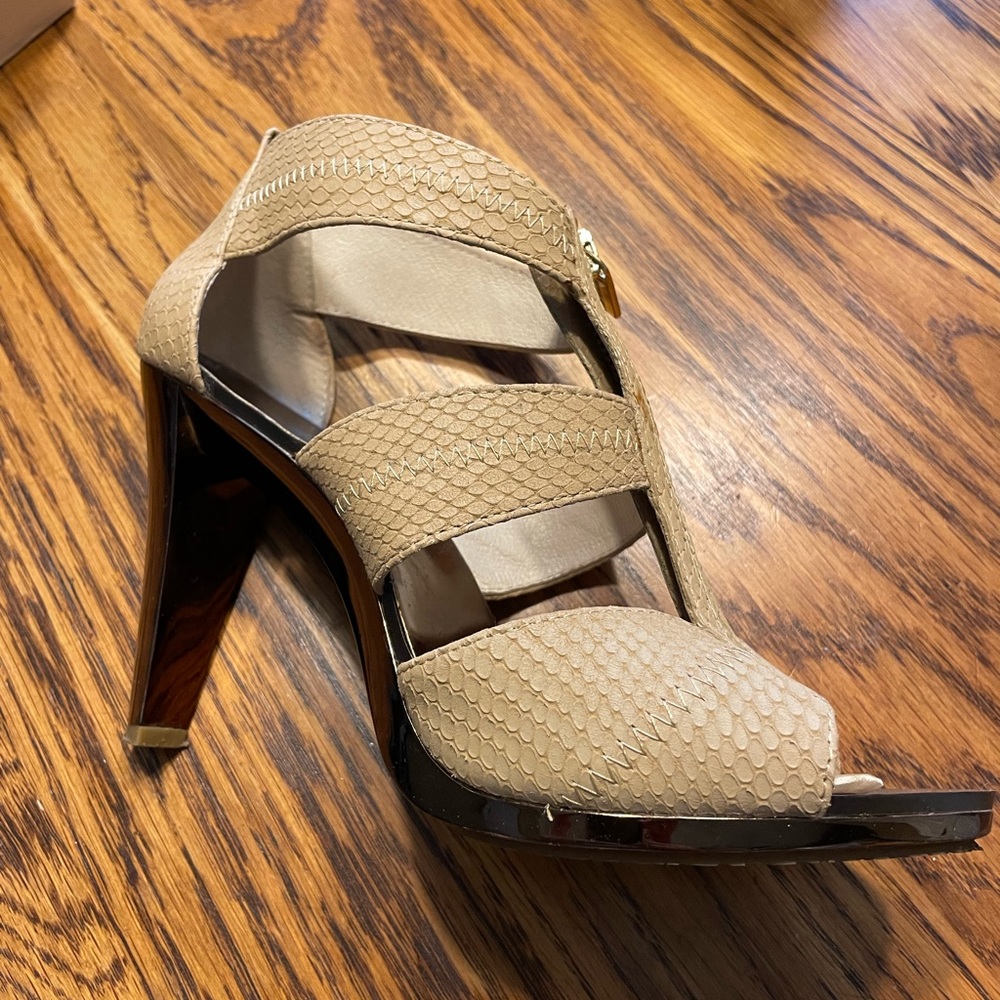 Michael Kors Berkeley t-strap in nude. Very sexy shoe